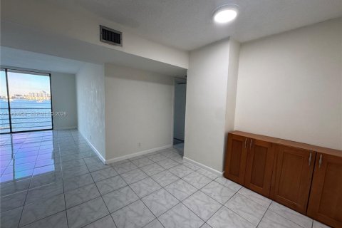 Снять в аренду кондоминиум в Норт-Майами-Бич, Флорида 2 спальни, 105.26м2, № 1995204 - фото 16