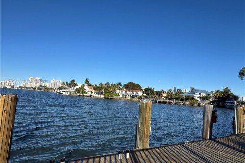 Condominio en alquiler en North Miami Beach, Florida, 2 dormitorios, 105.26 m2 № 1995204 - foto 11