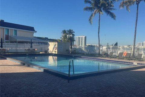 Снять в аренду кондоминиум в Норт-Майами-Бич, Флорида 2 спальни, 105.26м2, № 1995204 - фото 17