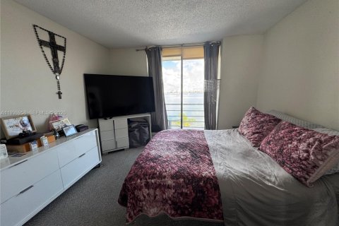 Condominio en alquiler en North Miami Beach, Florida, 2 dormitorios, 105.26 m2 № 1995204 - foto 6