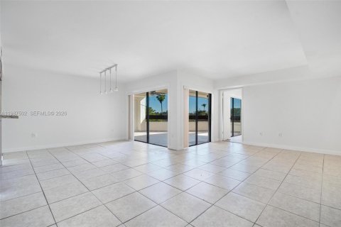 Купить кондоминиум в Майами, Флорида 2 спальни, 124.49м2, № 2051782 - фото 11