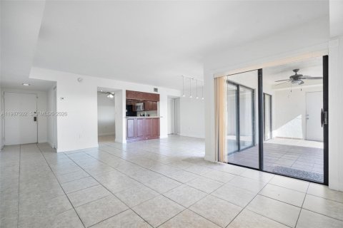Купить кондоминиум в Майами, Флорида 2 спальни, 124.49м2, № 2051782 - фото 12
