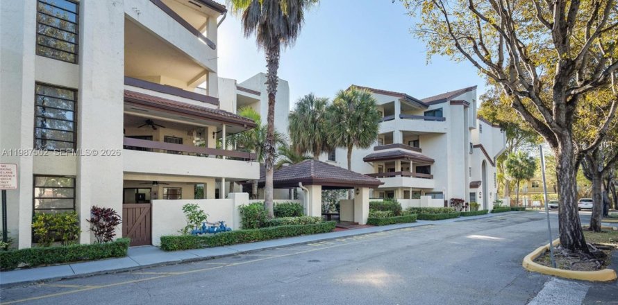 Кондоминиум с 2 спальнями в Майами, Флорида № 2051782