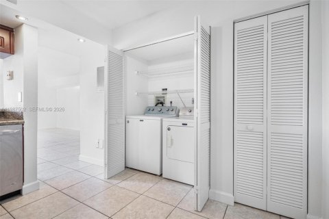 Купить кондоминиум в Майами, Флорида 2 спальни, 124.49м2, № 2051782 - фото 30