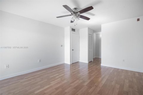 Купить кондоминиум в Майами, Флорида 2 спальни, 124.49м2, № 2051782 - фото 28