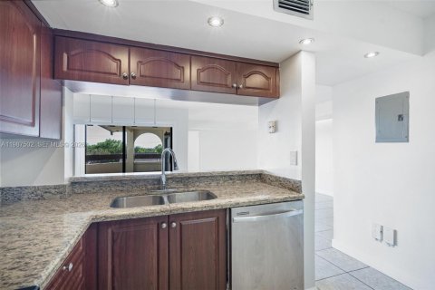 Купить кондоминиум в Майами, Флорида 2 спальни, 124.49м2, № 2051782 - фото 17