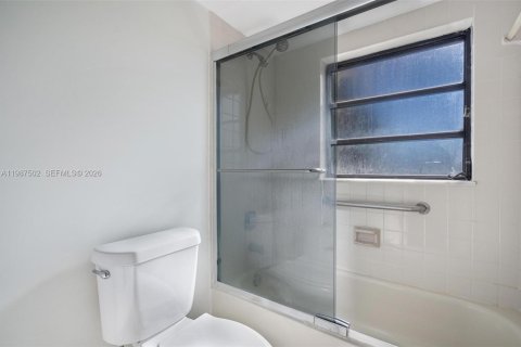 Купить кондоминиум в Майами, Флорида 2 спальни, 124.49м2, № 2051782 - фото 23