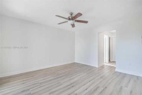 Купить кондоминиум в Майами, Флорида 2 спальни, 124.49м2, № 2051782 - фото 20