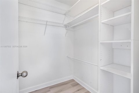 Купить кондоминиум в Майами, Флорида 2 спальни, 124.49м2, № 2051782 - фото 24