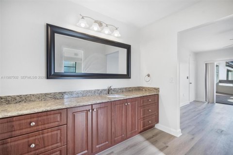 Купить кондоминиум в Майами, Флорида 2 спальни, 124.49м2, № 2051782 - фото 25