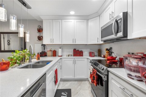 Townhouse in Palm Harbor, Florida 2 bedrooms, 124.86 sq.m. № 2383602 - photo 9