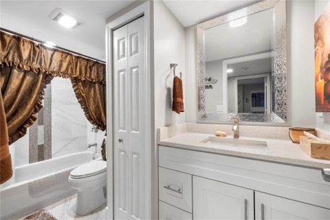 Townhouse in Palm Harbor, Florida 2 bedrooms, 124.86 sq.m. № 2383602 - photo 15