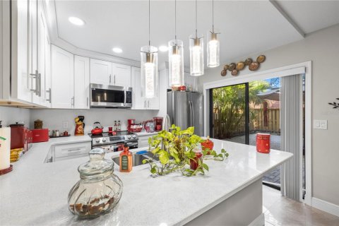 Townhouse in Palm Harbor, Florida 2 bedrooms, 124.86 sq.m. № 2383602 - photo 11