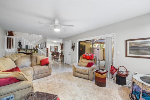 Townhouse in Palm Harbor, Florida 2 bedrooms, 124.86 sq.m. № 2383602 - photo 5