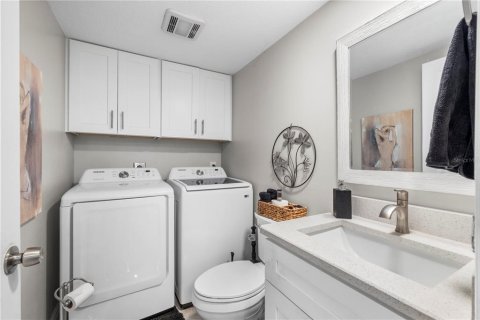 Townhouse in Palm Harbor, Florida 2 bedrooms, 124.86 sq.m. № 2383602 - photo 12