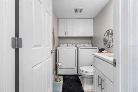 Townhouse in Palm Harbor, Florida 2 bedrooms, 124.86 sq.m. № 2383602 - photo 13