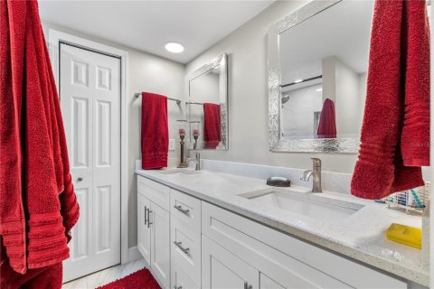 Townhouse in Palm Harbor, Florida 2 bedrooms, 124.86 sq.m. № 2383602 - photo 21
