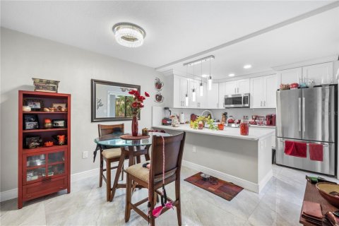 Townhouse in Palm Harbor, Florida 2 bedrooms, 124.86 sq.m. № 2383602 - photo 6