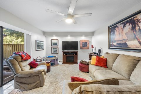 Townhouse in Palm Harbor, Florida 2 bedrooms, 124.86 sq.m. № 2383602 - photo 4