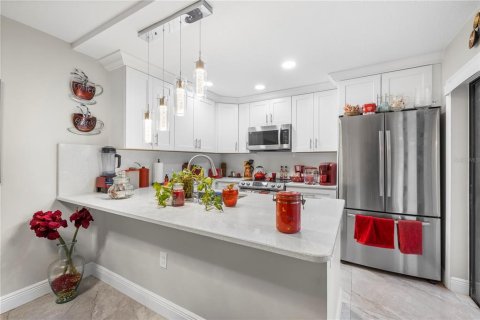 Townhouse in Palm Harbor, Florida 2 bedrooms, 124.86 sq.m. № 2383602 - photo 8