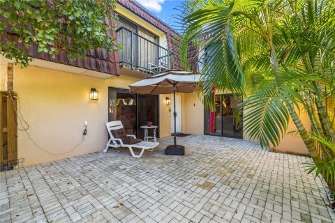 Townhouse in Palm Harbor, Florida 2 bedrooms, 124.86 sq.m. № 2383602 - photo 27