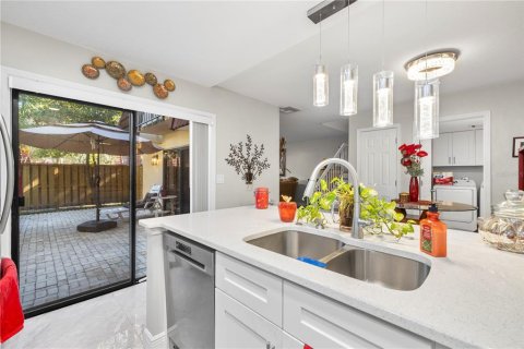 Townhouse in Palm Harbor, Florida 2 bedrooms, 124.86 sq.m. № 2383602 - photo 10