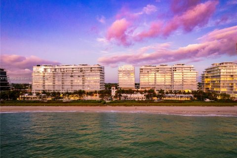 Condo in Surfside, Florida, 4 bedrooms № 1974283 - photo 14