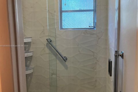 Купить кондоминиум в Майами, Флорида 2 спальни, 109.44м2, № 1888061 - фото 25
