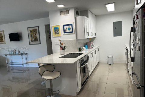 Купить кондоминиум в Майами, Флорида 2 спальни, 109.44м2, № 1888061 - фото 4