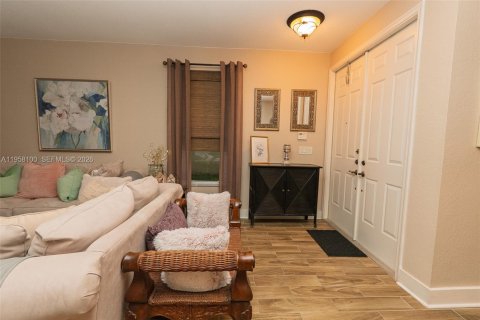 House in Miramar, Florida 6 bedrooms, 296.54 sq.m. № 2045793 - photo 6