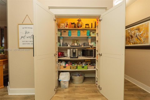 House in Miramar, Florida 6 bedrooms, 296.54 sq.m. № 2045793 - photo 20