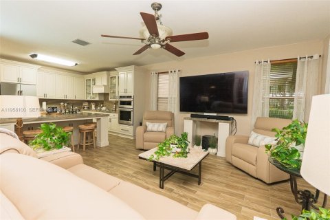 House in Miramar, Florida 6 bedrooms, 296.54 sq.m. № 2045793 - photo 12