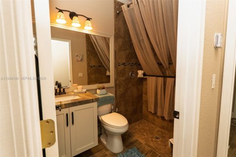 House in Miramar, Florida 6 bedrooms, 296.54 sq.m. № 2045793 - photo 10