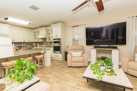 House in Miramar, Florida 6 bedrooms, 296.54 sq.m. № 2045793 - photo 13