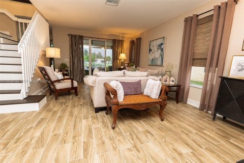 House in Miramar, Florida 6 bedrooms, 296.54 sq.m. № 2045793 - photo 5