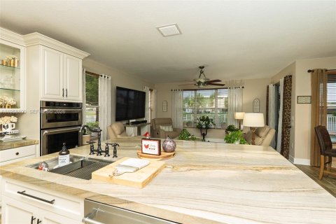 House in Miramar, Florida 6 bedrooms, 296.54 sq.m. № 2045793 - photo 15