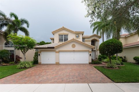 House in Miramar, Florida 6 bedrooms, 296.54 sq.m. № 2045793