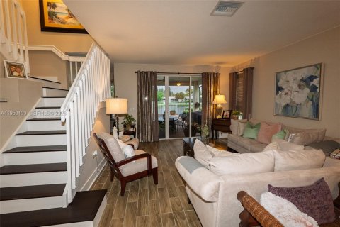 House in Miramar, Florida 6 bedrooms, 296.54 sq.m. № 2045793 - photo 8