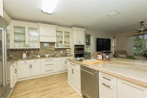 House in Miramar, Florida 6 bedrooms, 296.54 sq.m. № 2045793 - photo 16