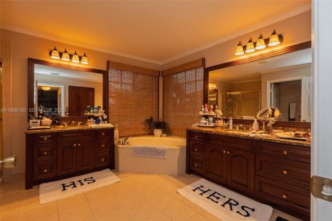 House in Miramar, Florida 6 bedrooms, 296.54 sq.m. № 2045793 - photo 29