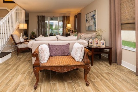 House in Miramar, Florida 6 bedrooms, 296.54 sq.m. № 2045793 - photo 4