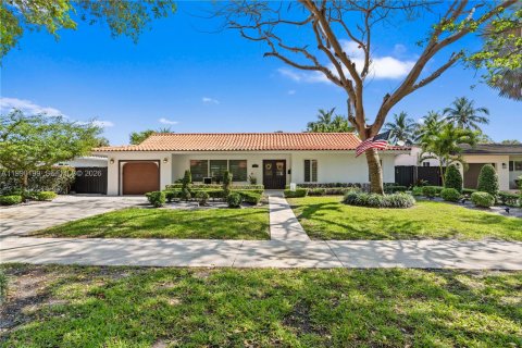 Casa en venta en Miami Lakes, Florida, 3 dormitorios, 173.54 m2 № 2057635 - foto 2