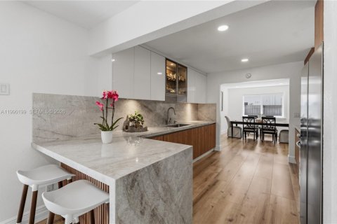 Casa en venta en Miami Lakes, Florida, 3 dormitorios, 173.54 m2 № 2057635 - foto 10