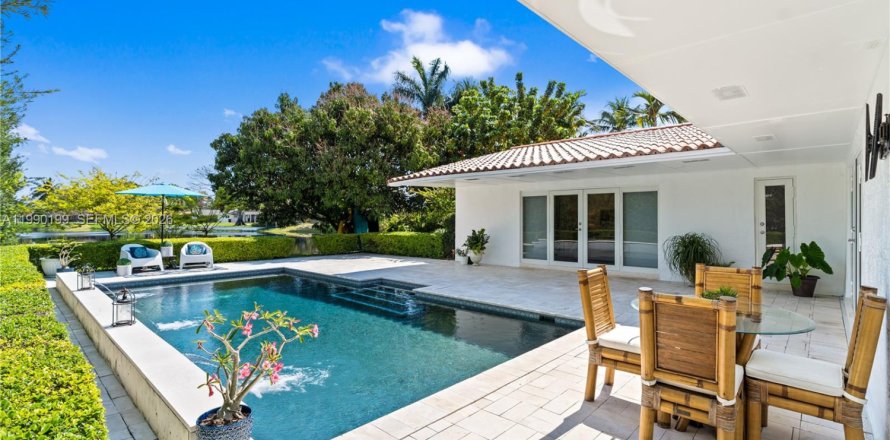 Casa en Miami Lakes, Florida 3 dormitorios, 173.54 m2 № 2057635