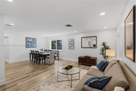 Casa en venta en Miami Lakes, Florida, 3 dormitorios, 173.54 m2 № 2057635 - foto 6