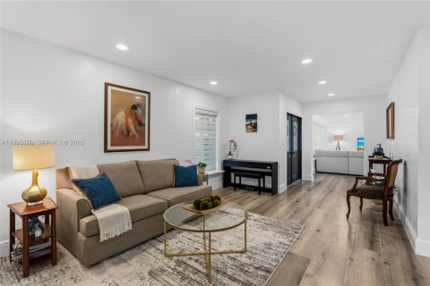 Casa en venta en Miami Lakes, Florida, 3 dormitorios, 173.54 m2 № 2057635 - foto 8