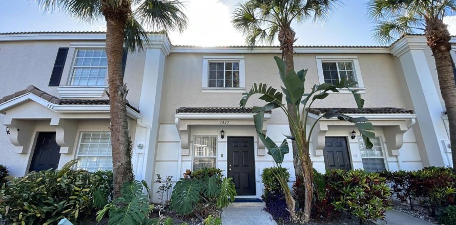 Townhouse in West Palm Beach, Florida 2 bedrooms, 93.65 sq.m. № 2082959