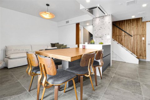 Condominio en venta en Miami Beach, Florida, 1 dormitorio, 89.28 m2 № 1987802 - foto 8