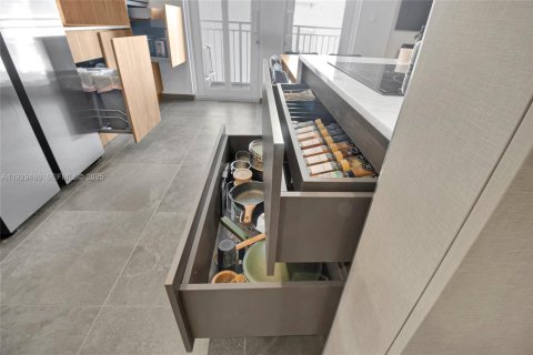 Condominio en venta en Miami Beach, Florida, 1 dormitorio, 89.28 m2 № 1987802 - foto 11