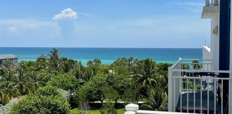 Condominio en Miami Beach, Florida, 1 dormitorio № 1987802